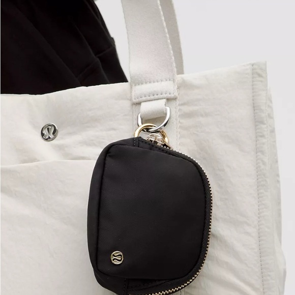 lululemon Everywhere Belt bag nano with Gold Accents - Picture 3 of 7